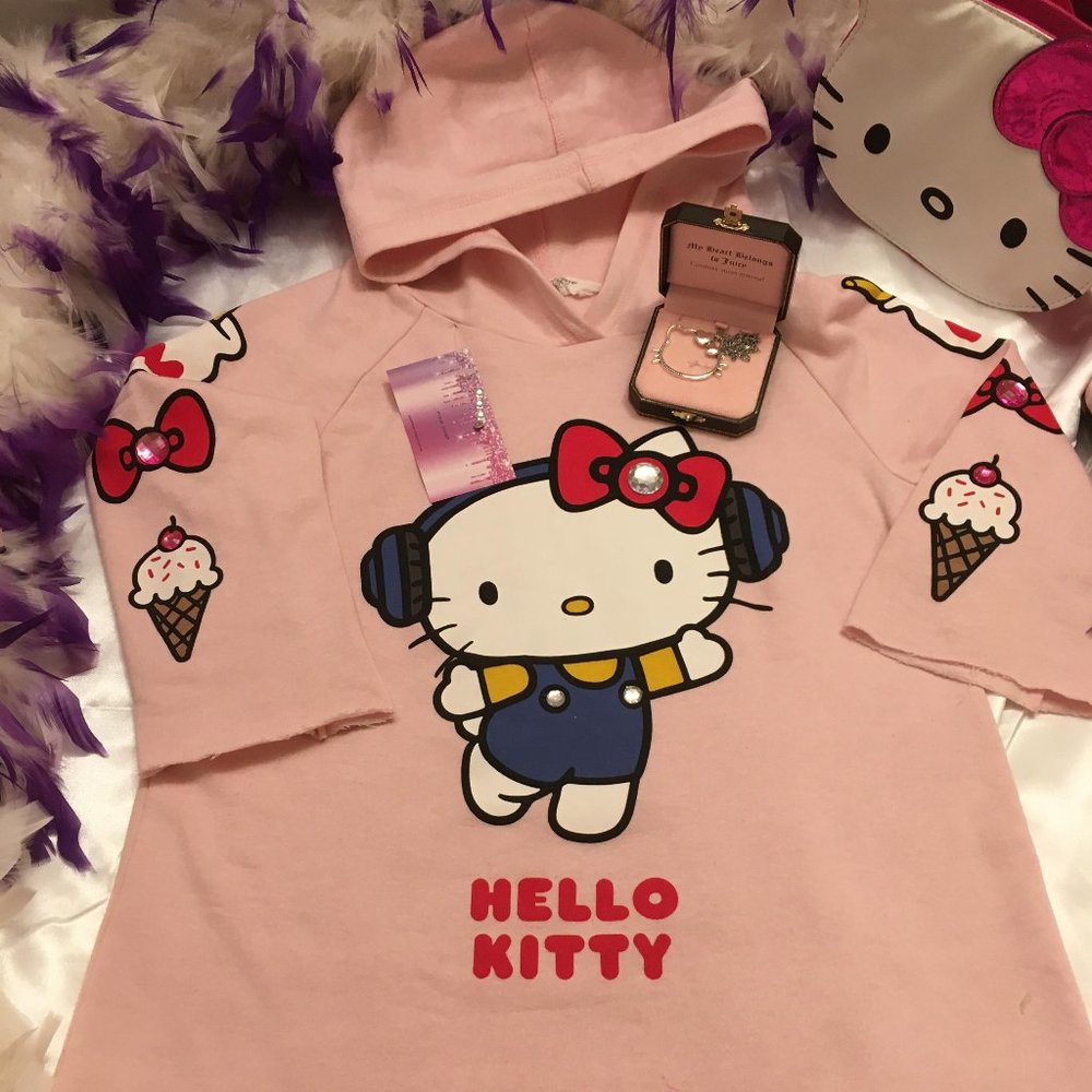 Adorbale cotton candy pink hello kitty hoodie and matching necklace!